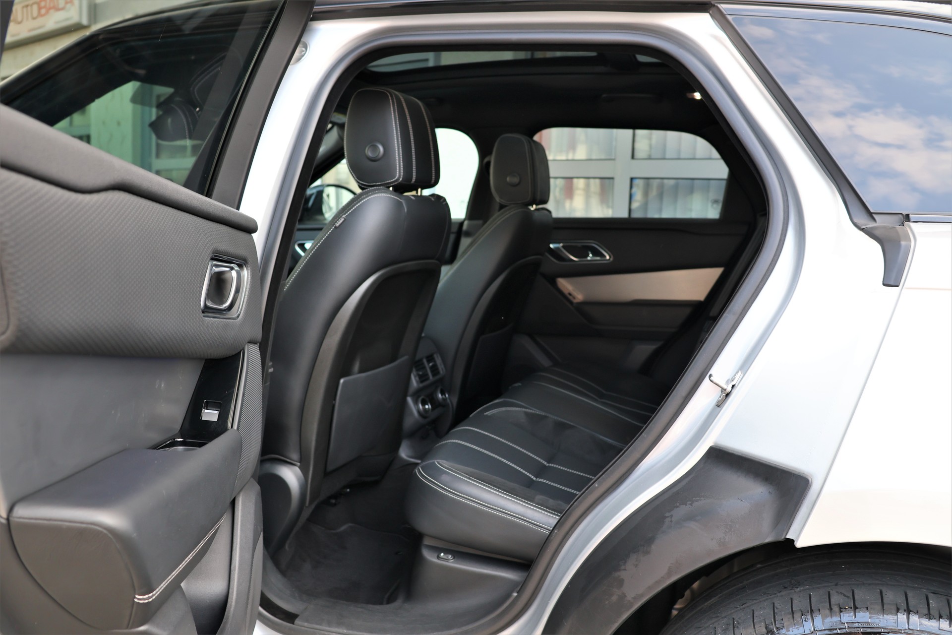 LAND ROVER Range Rover Velar P 250 Automatic (CH)-image-11