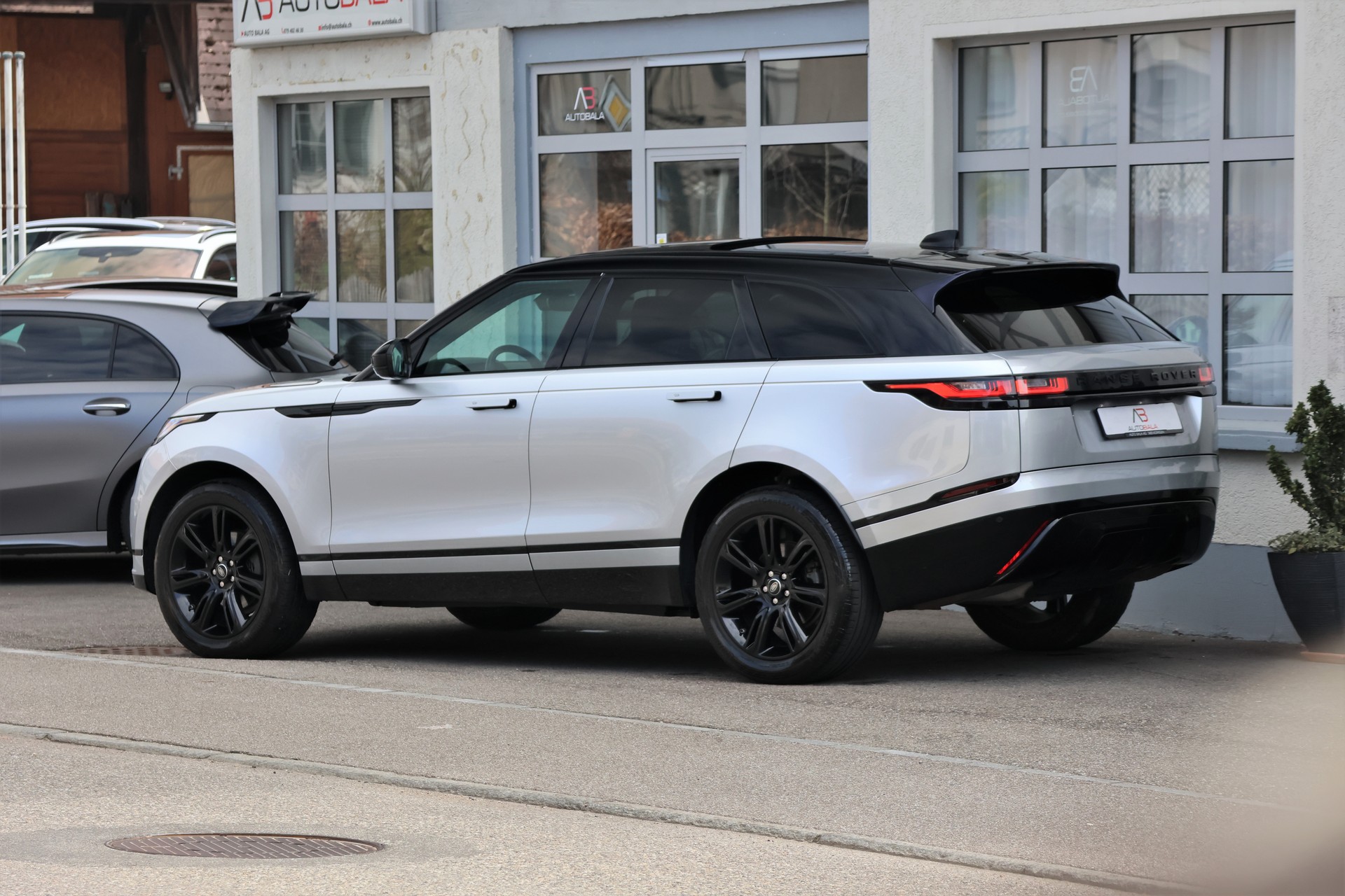 LAND ROVER Range Rover Velar P 250 Automatic (CH)-image-4