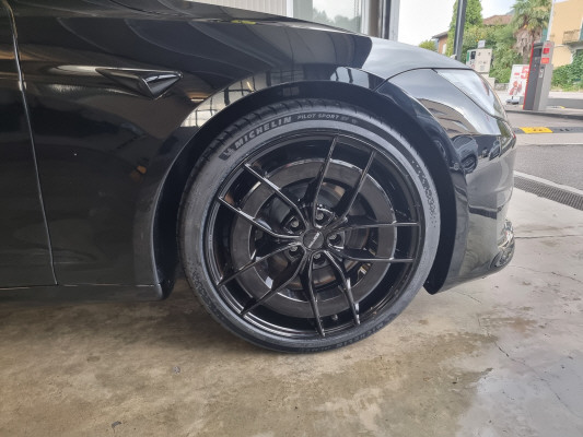 TESLA Model S-image-10