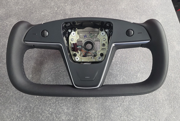 TESLA Model S-image-8