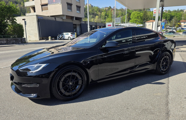 TESLA Model S-image-4