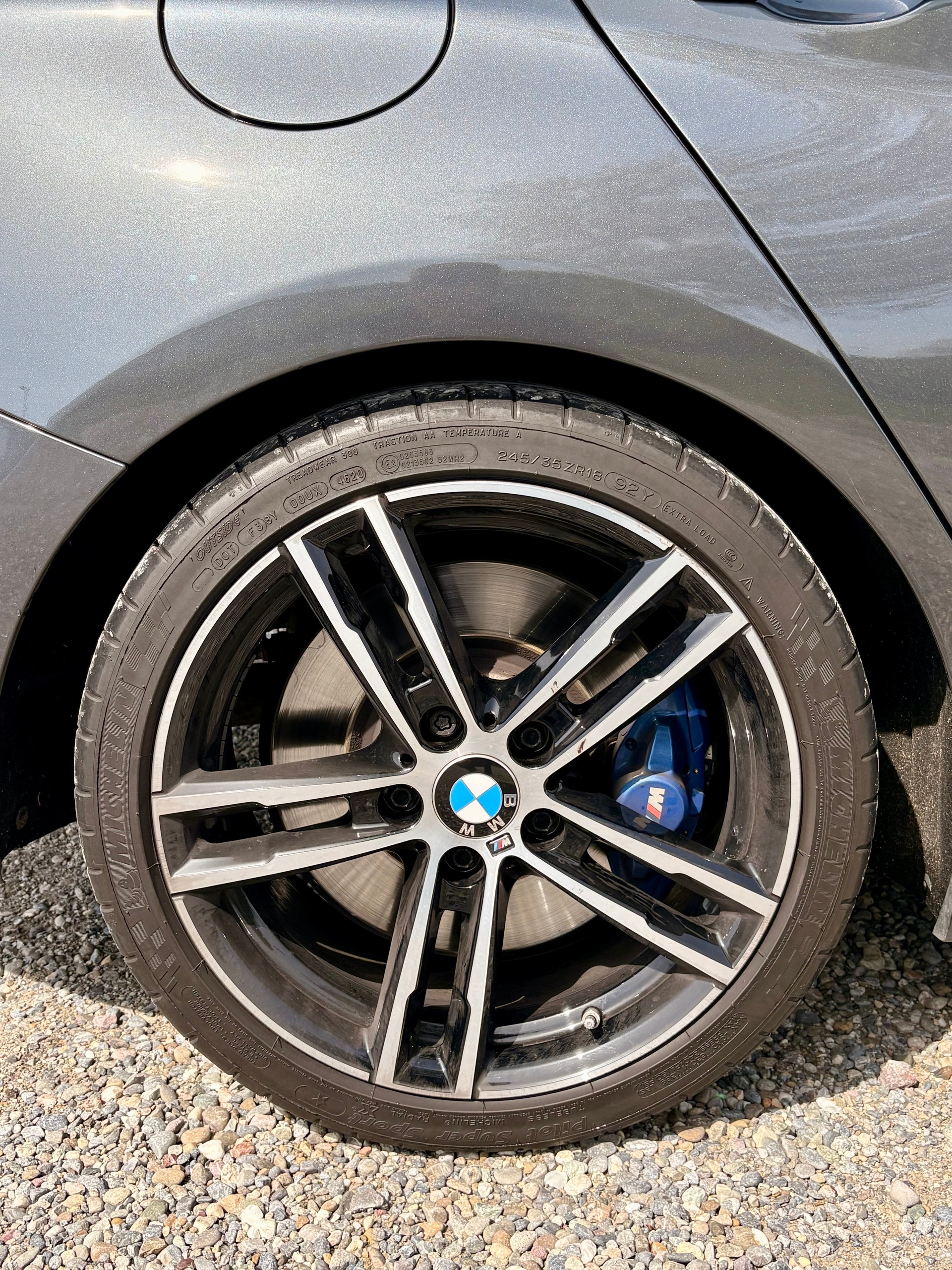 BMW M140i xDrive Steptronic / CH-Fahrzeug / 8-fach bereift-image-4