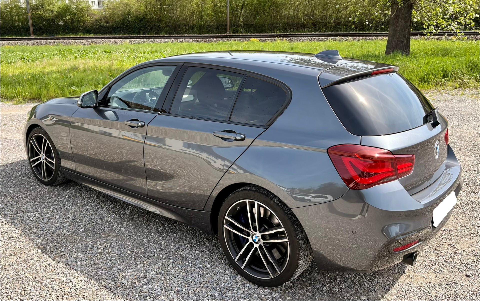 BMW M140i xDrive Steptronic / CH-Fahrzeug / 8-fach bereift-image-6