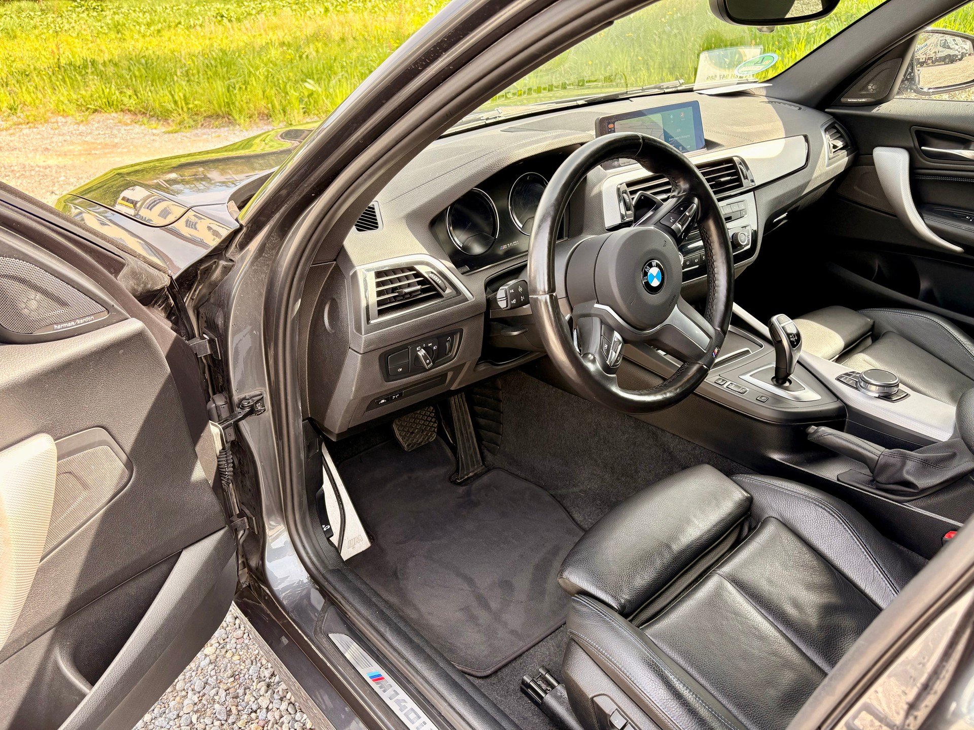 BMW M140i xDrive Steptronic / CH-Fahrzeug / 8-fach bereift-image-5