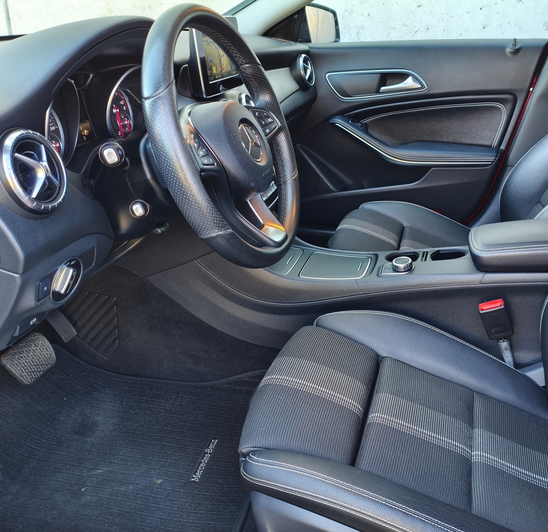 MERCEDES-BENZ CLA 200 CDI AMG Line 7G-DCT-image-6