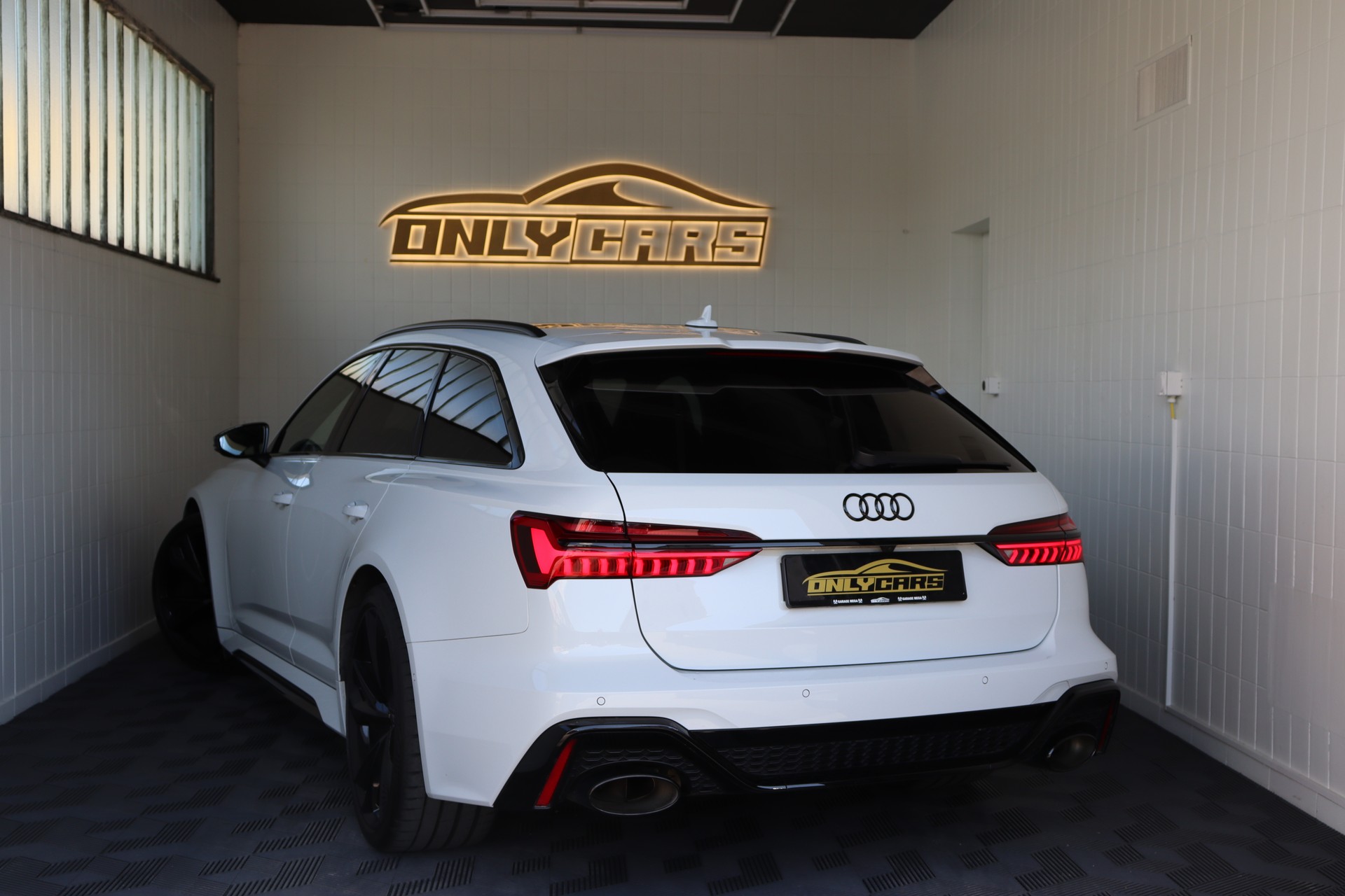 AUDI RS6 Avant 4.0 TFSI V8 quattro **CH-FZ**-image-4
