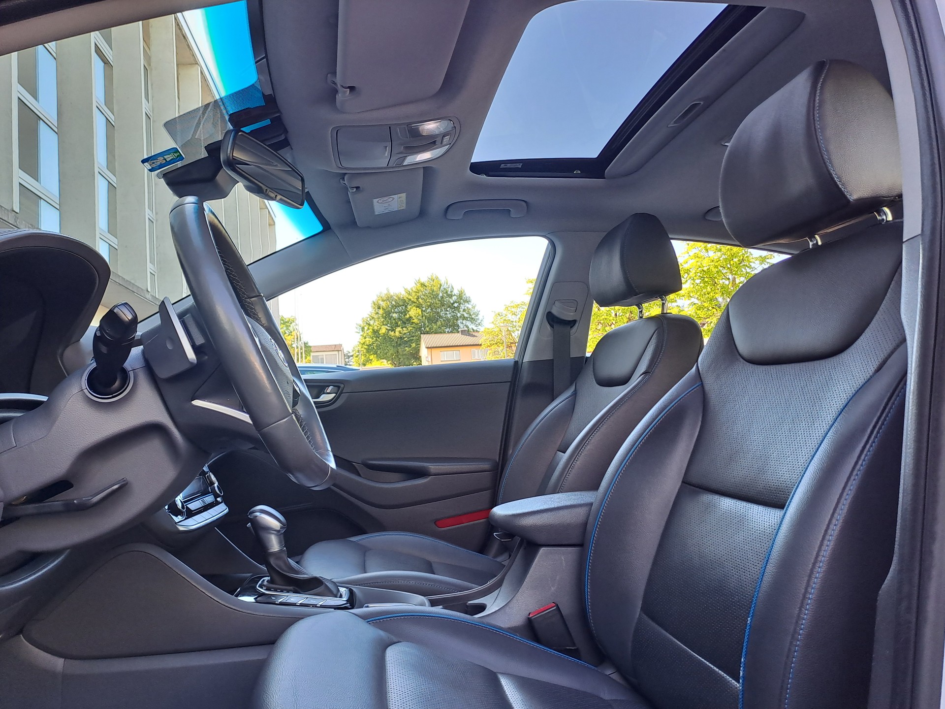 HYUNDAI 1.6 GDi Plug-in Launch Plus-image-2
