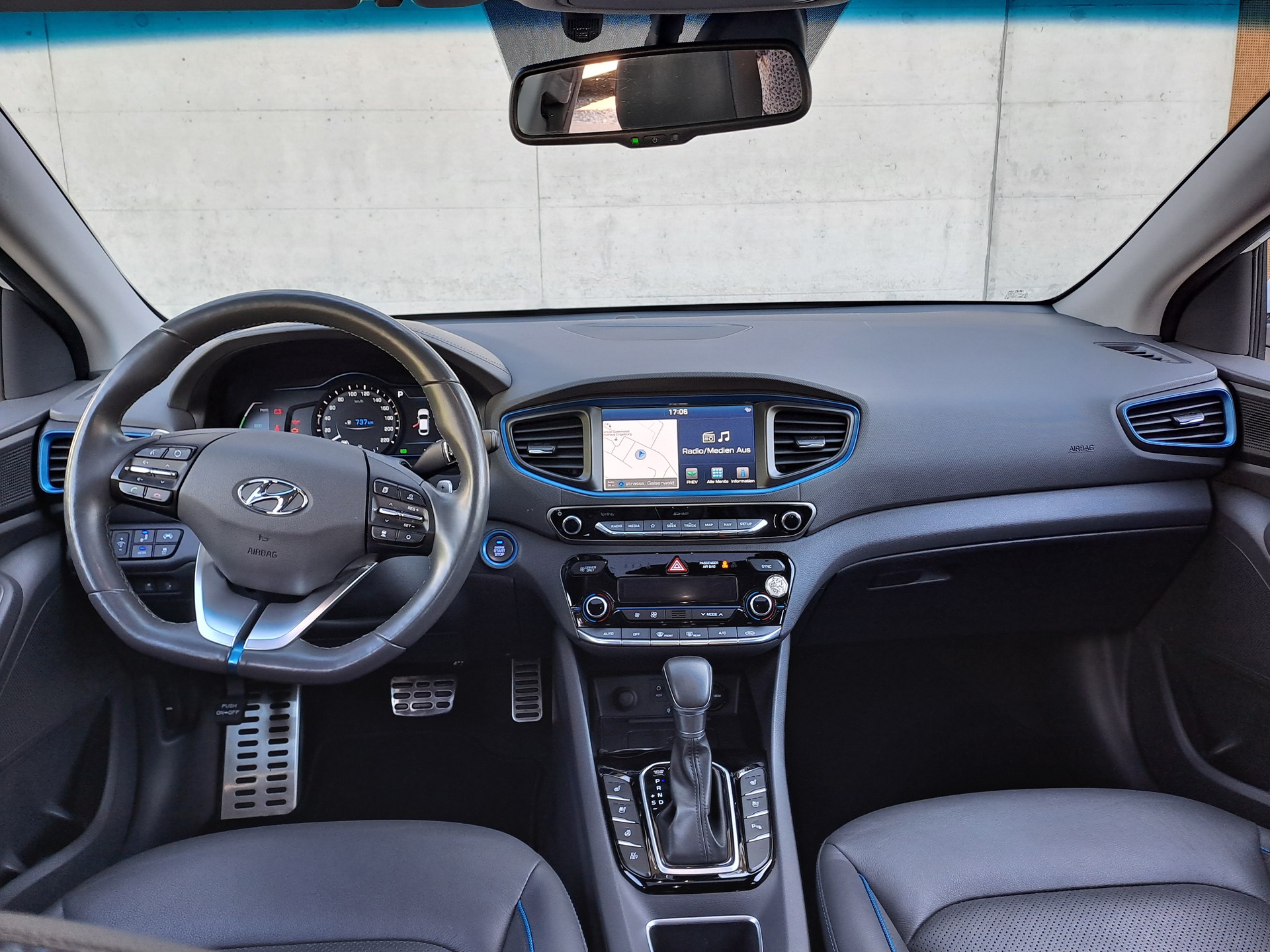 HYUNDAI 1.6 GDi Plug-in Launch Plus-image-3