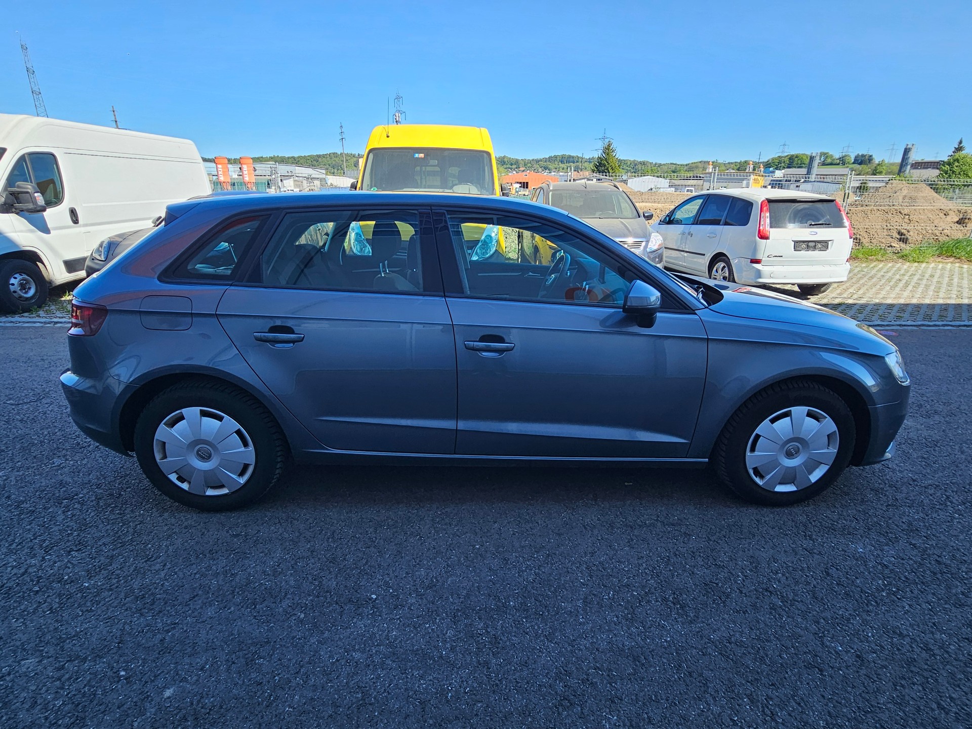 AUDI A3 Sportback 1.6 TDI Attraction-image-5