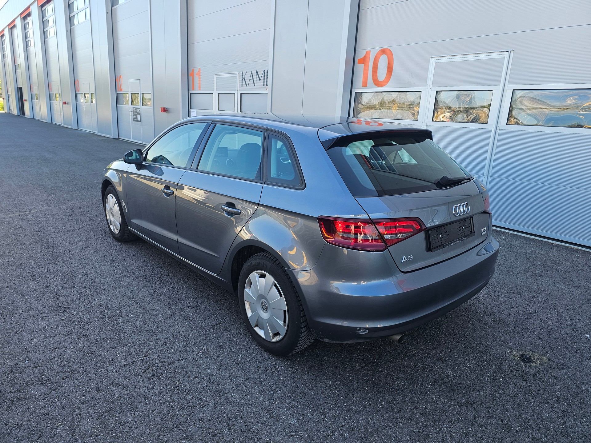 AUDI A3 Sportback 1.6 TDI Attraction-image-2