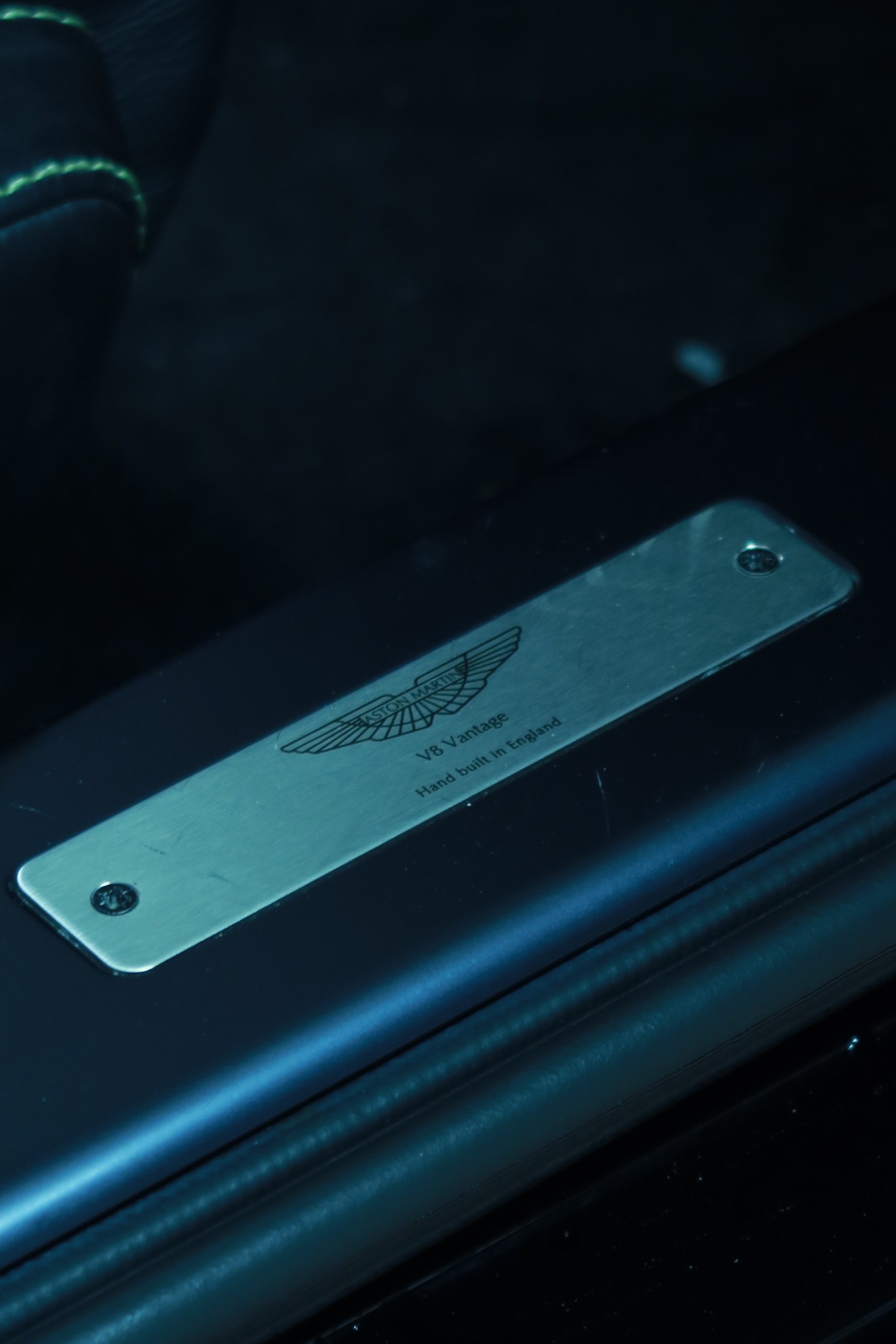 ASTON MARTIN V8 Vantage 4.3-image-7