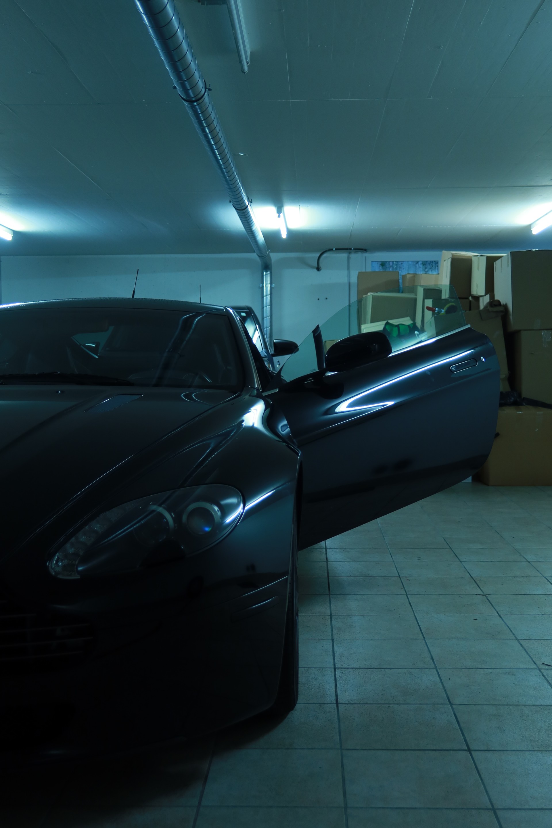 ASTON MARTIN V8 Vantage 4.3-image-10