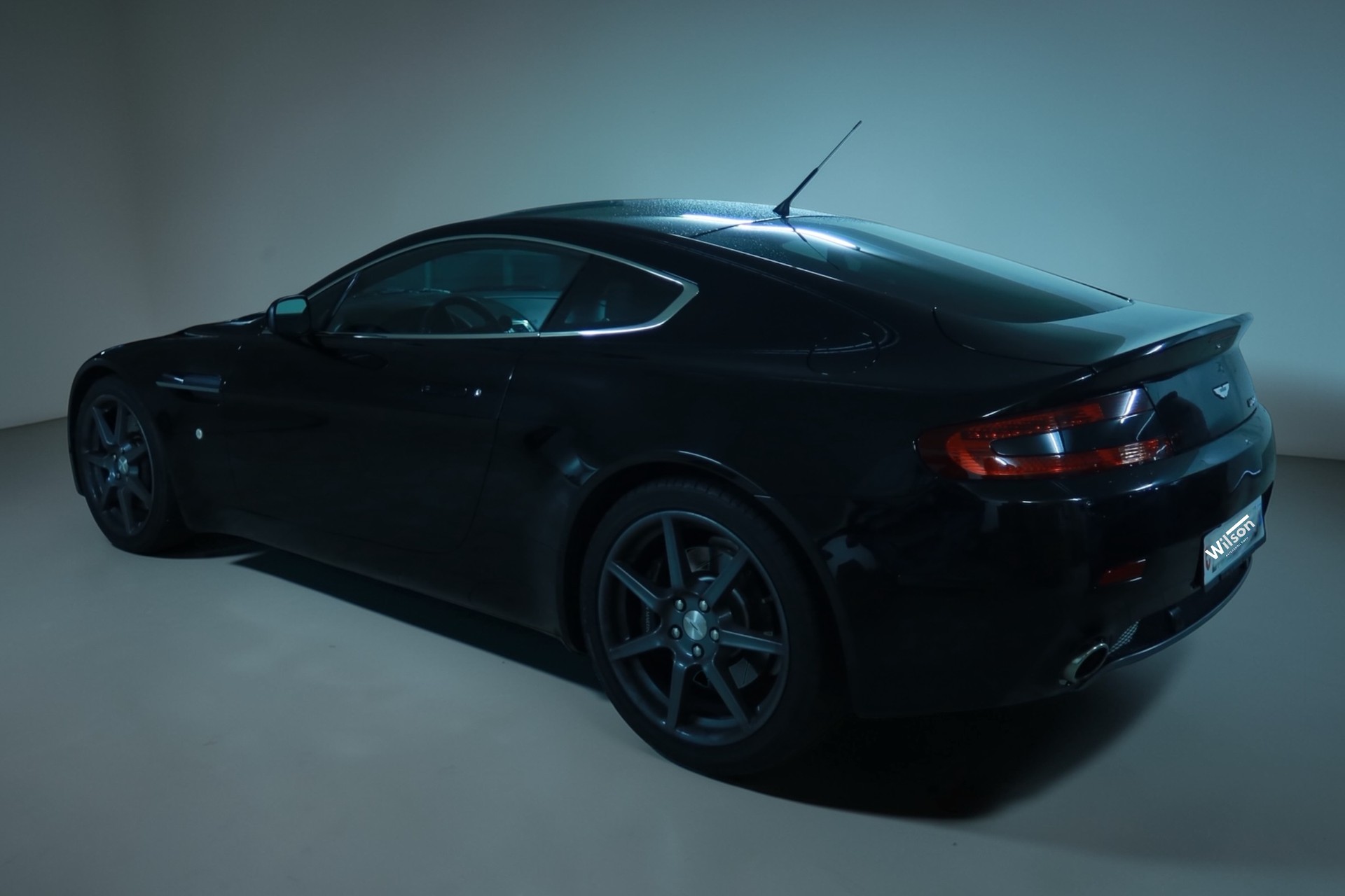 ASTON MARTIN V8 Vantage 4.3-showroom-element-2