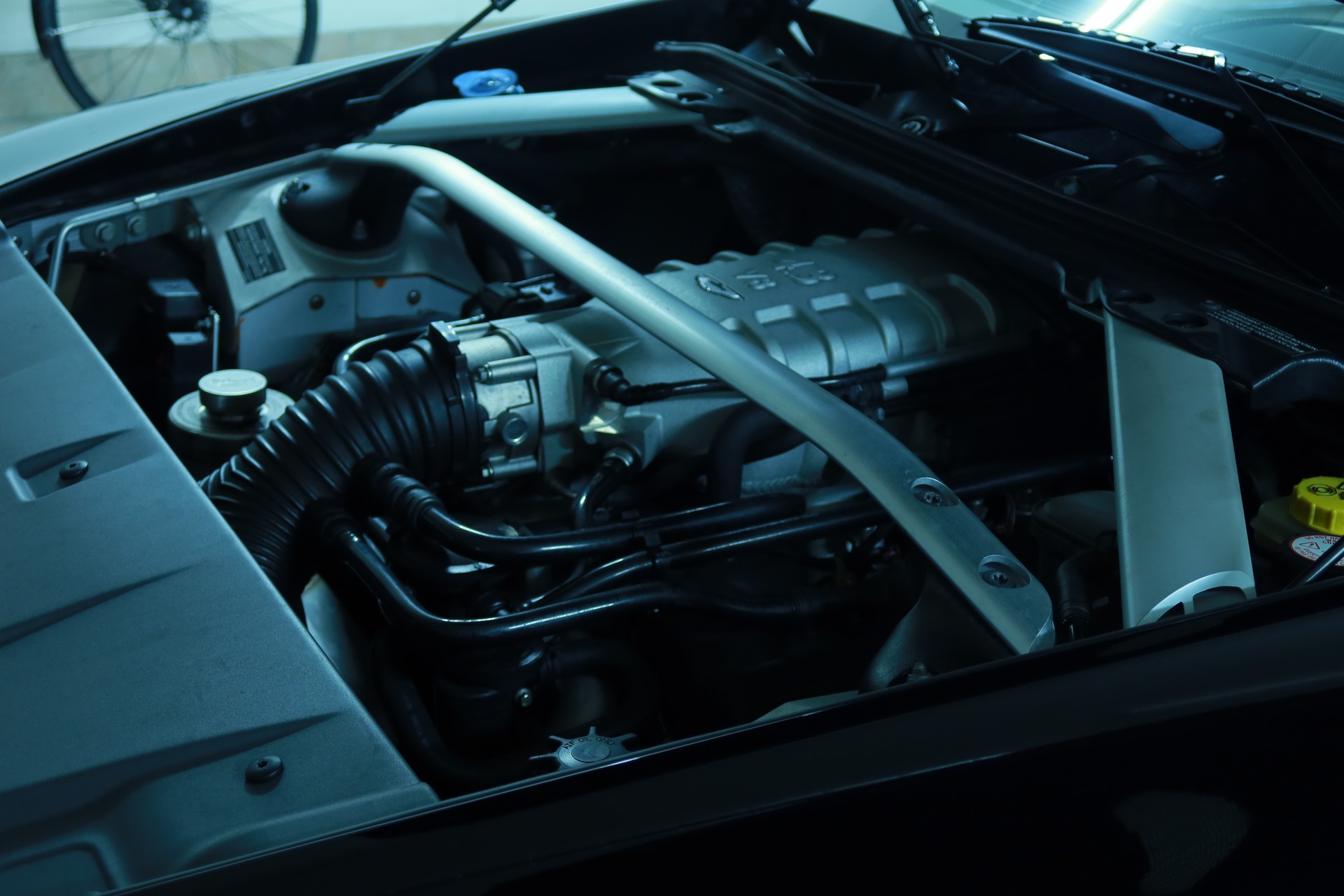 ASTON MARTIN V8 Vantage 4.3-image-6