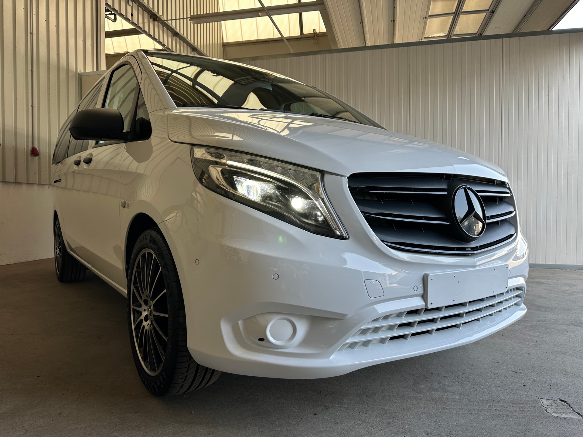 MERCEDES-BENZ Vito 124 CDI Tourer 9G-Tronic 7-SITZER