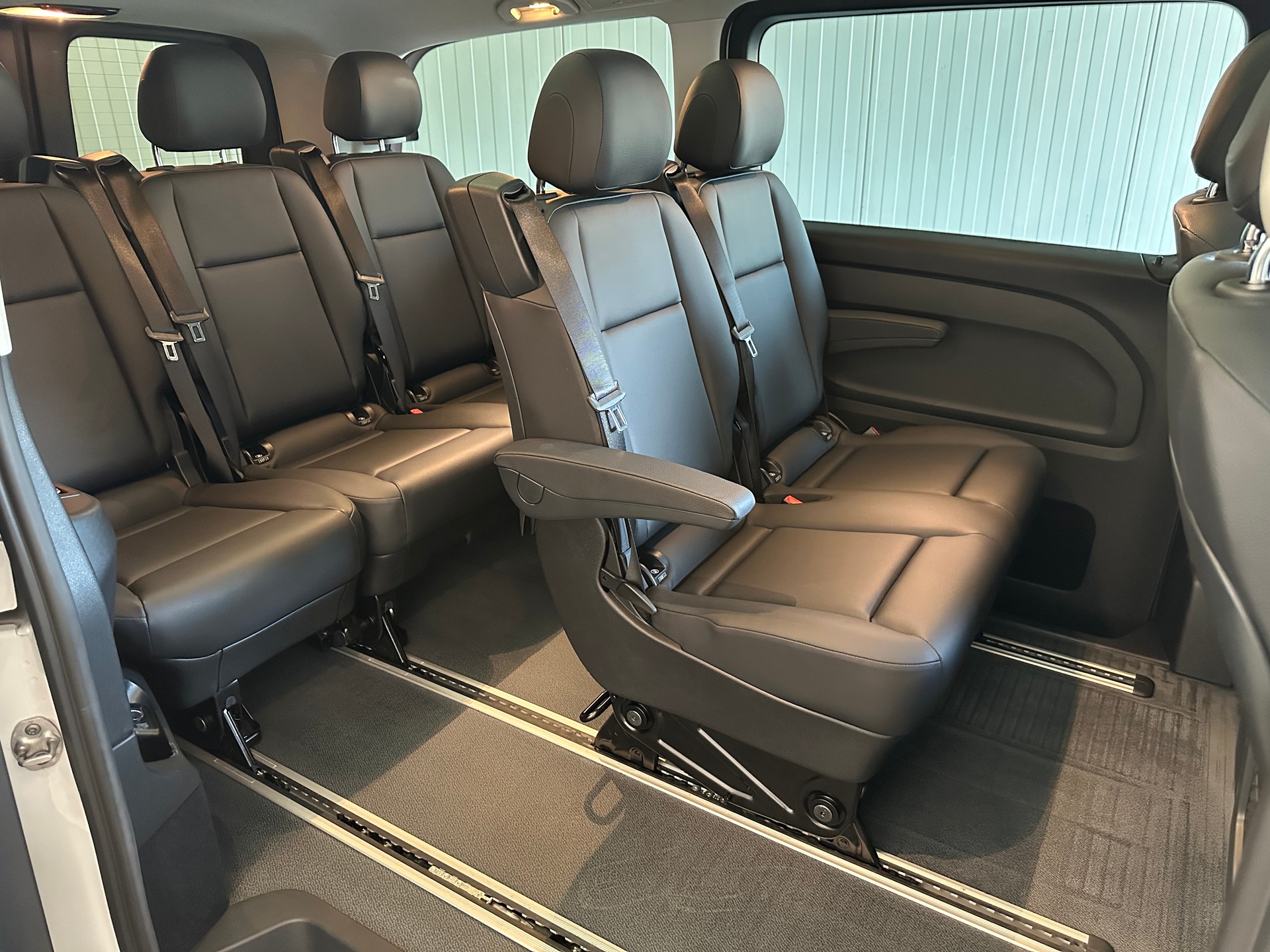 MERCEDES-BENZ Vito 124 CDI Tourer 9G-Tronic 7-SITZER-showroom-element-3