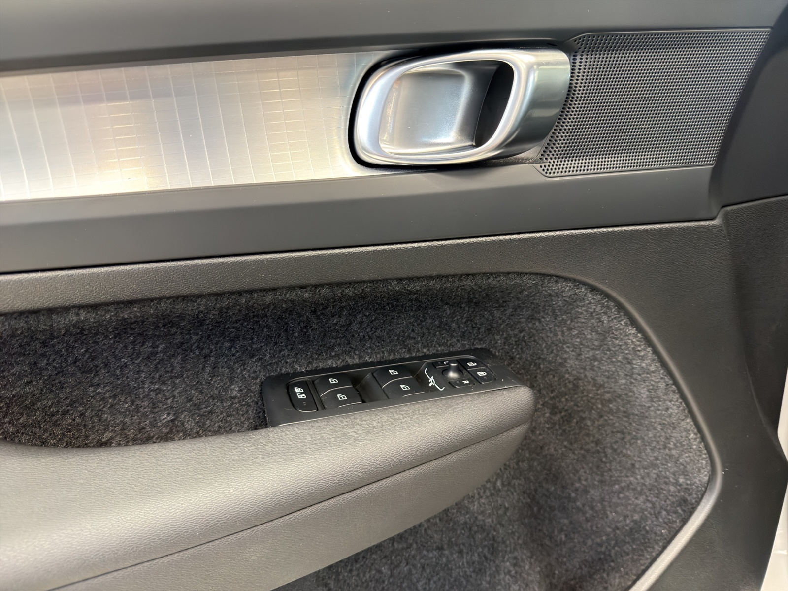 VOLVO XC40 B3 Benzin Mild Hybrid Xcite DCT-image-10