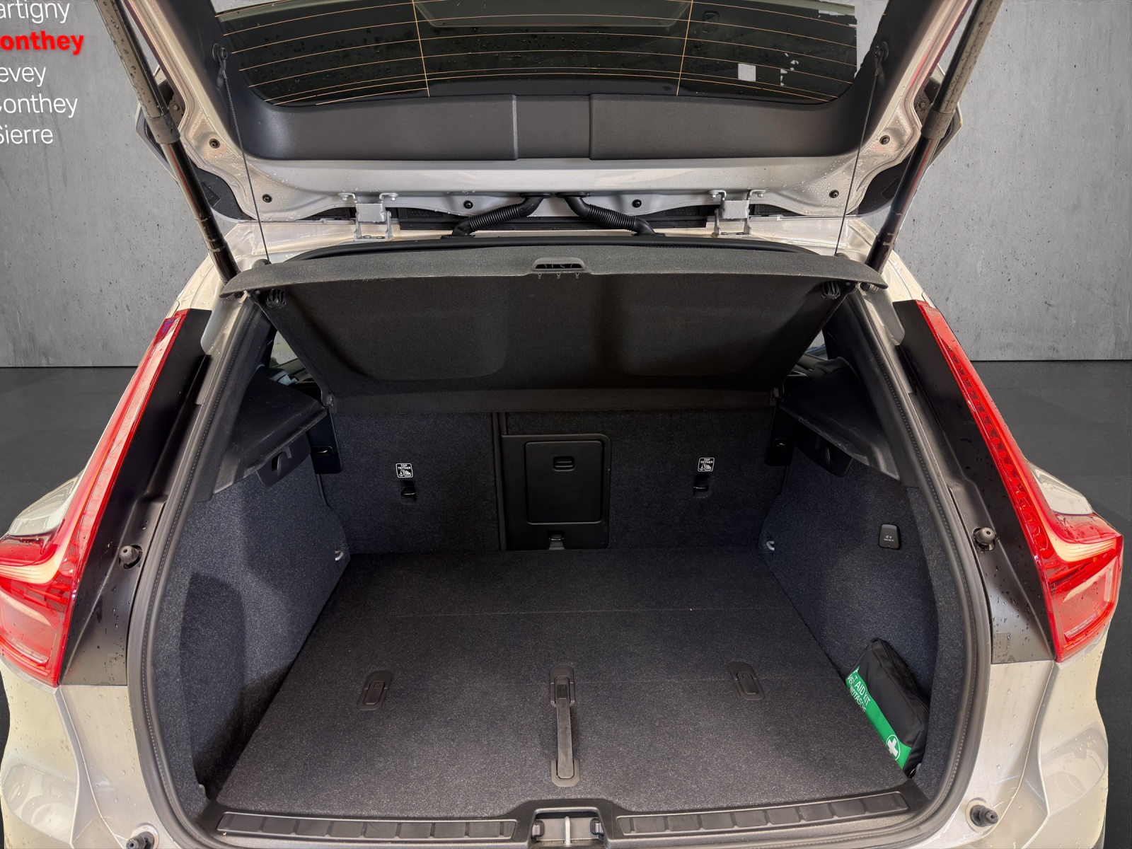 VOLVO XC40 B3 Benzin Mild Hybrid Xcite DCT-image-15