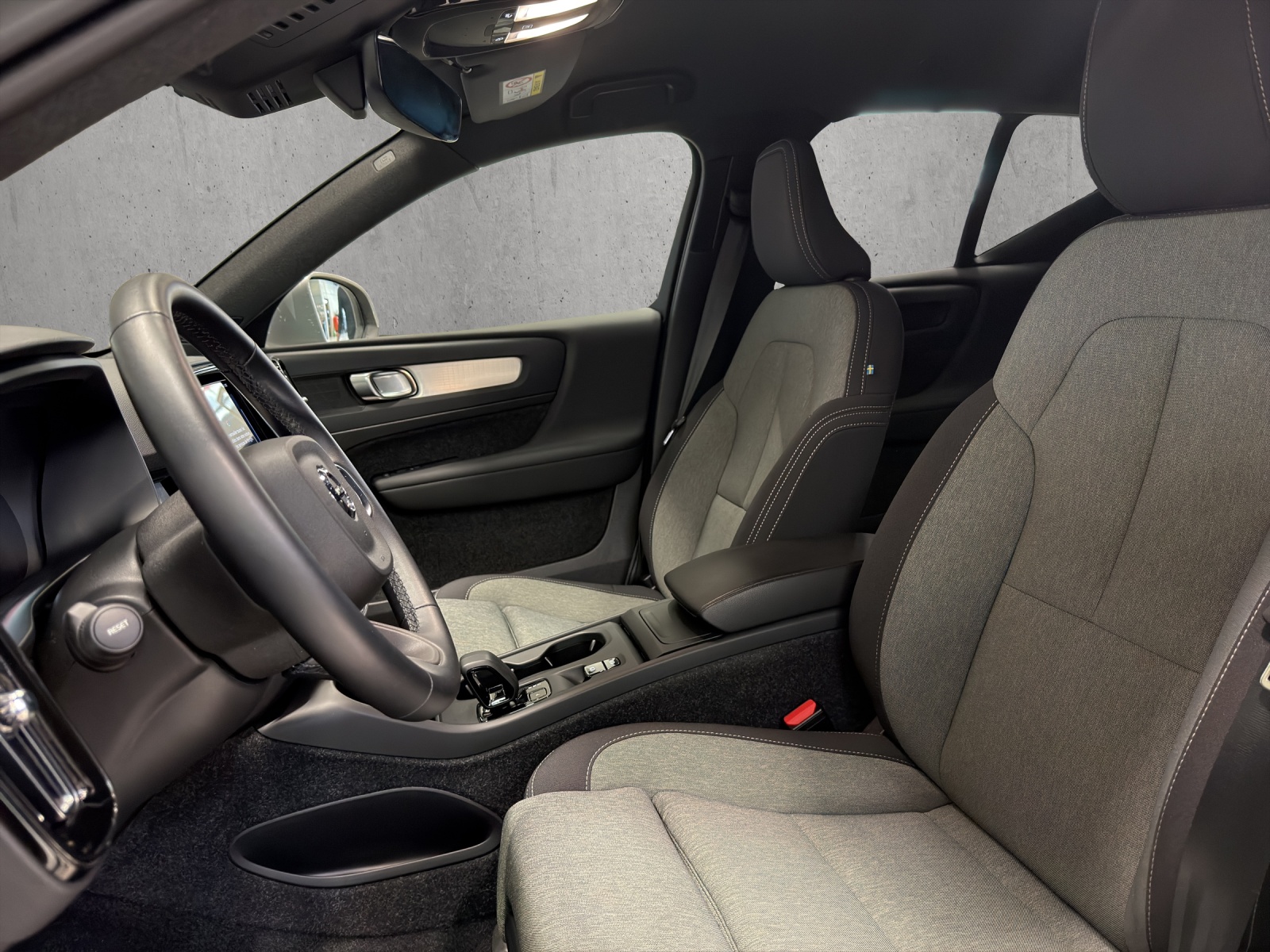 VOLVO XC40 B3 Benzin Mild Hybrid Xcite DCT-image-9