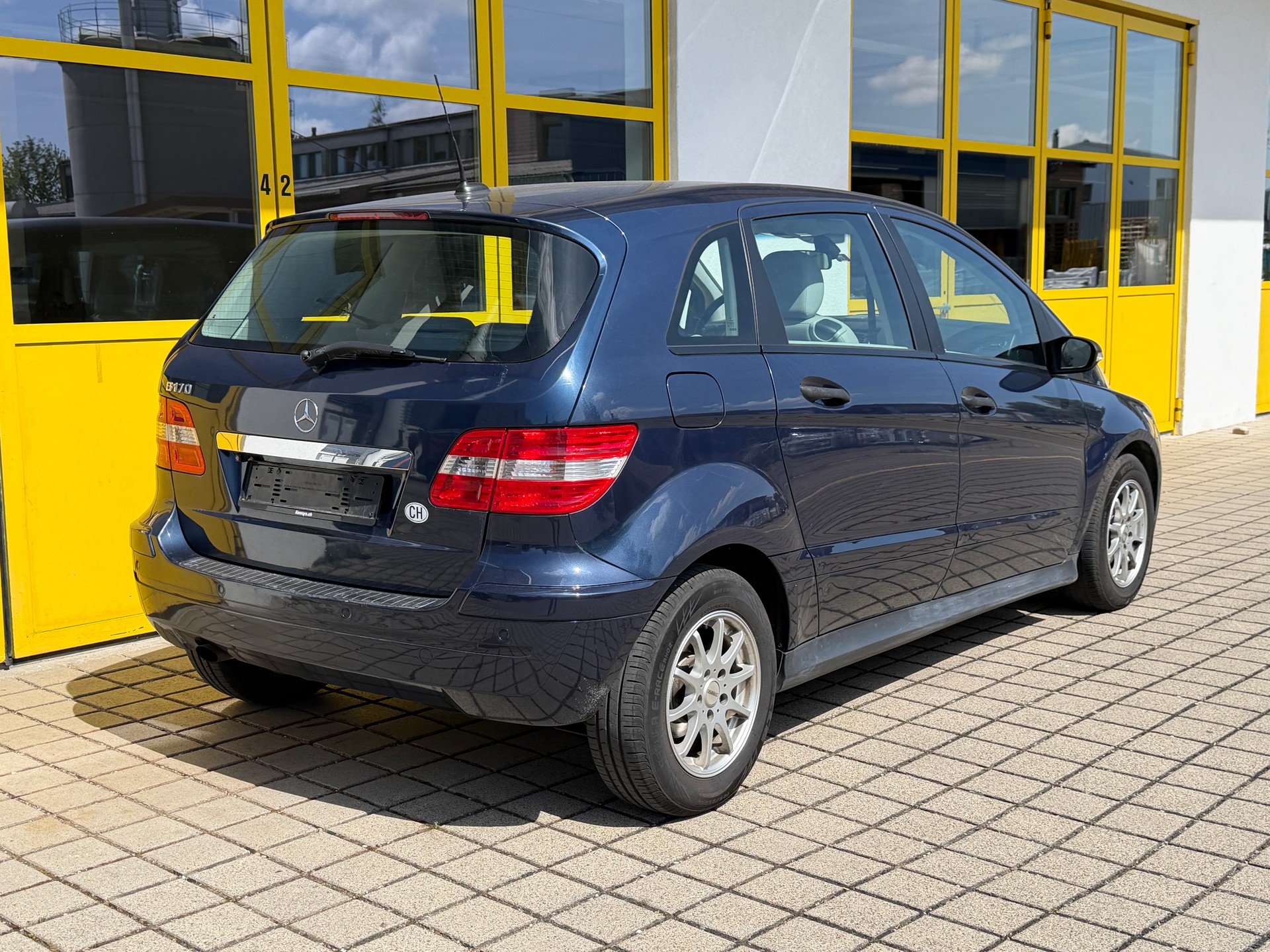 MERCEDES-BENZ B 170-showroom-element-1