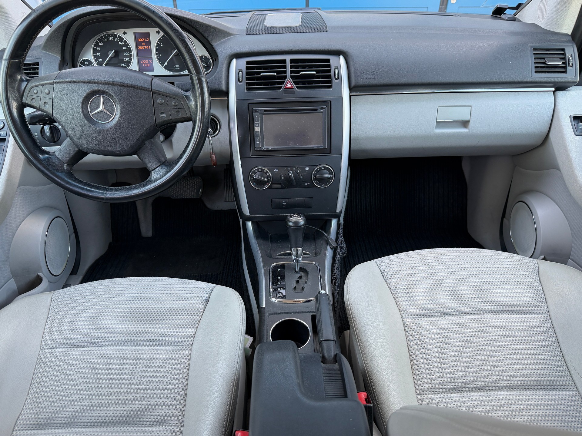 MERCEDES-BENZ B 170-image-10