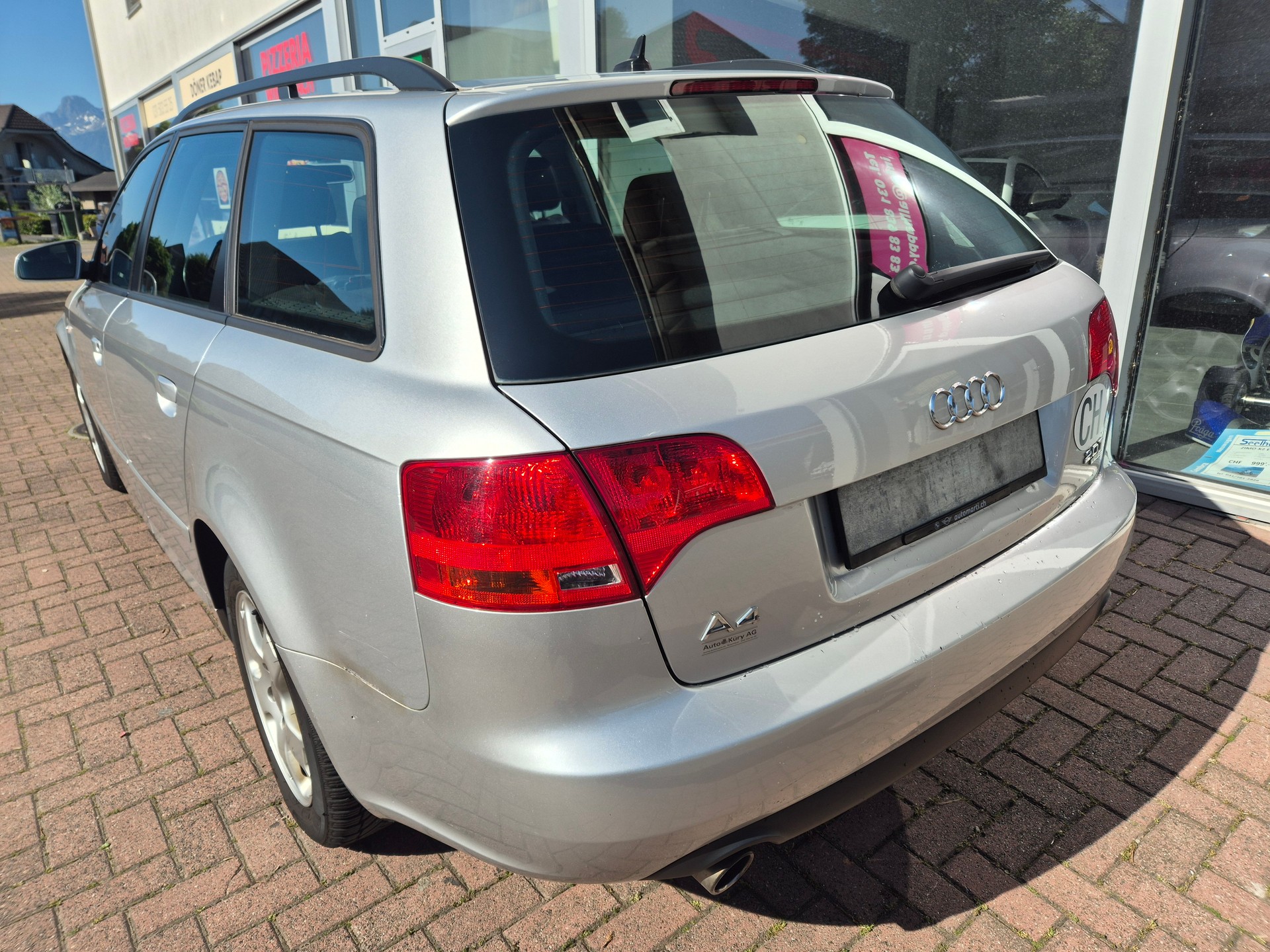 AUDI A4 Avant 2.0 Turbo FSI quattro-image-3