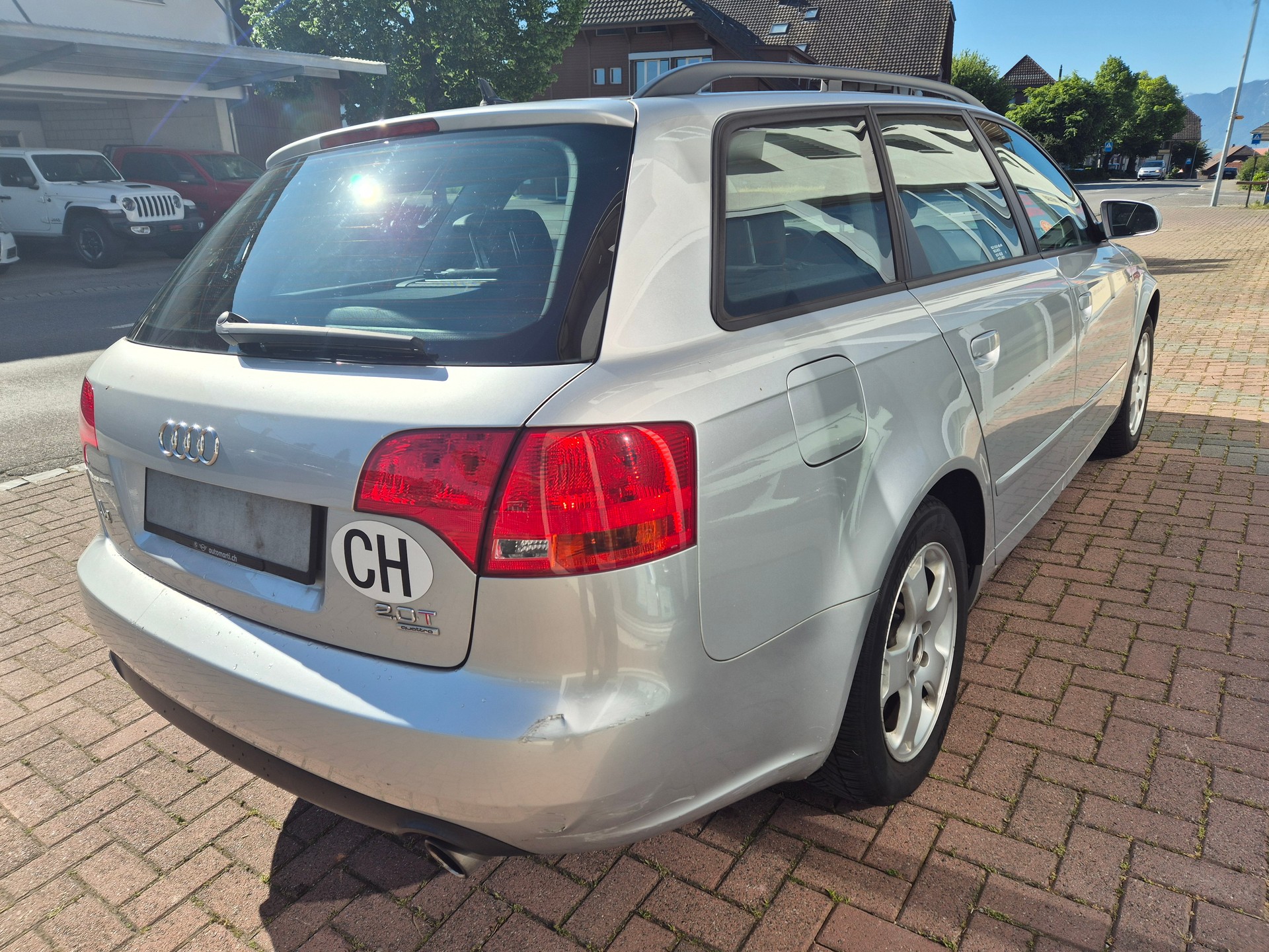 AUDI A4 Avant 2.0 Turbo FSI quattro-image-2