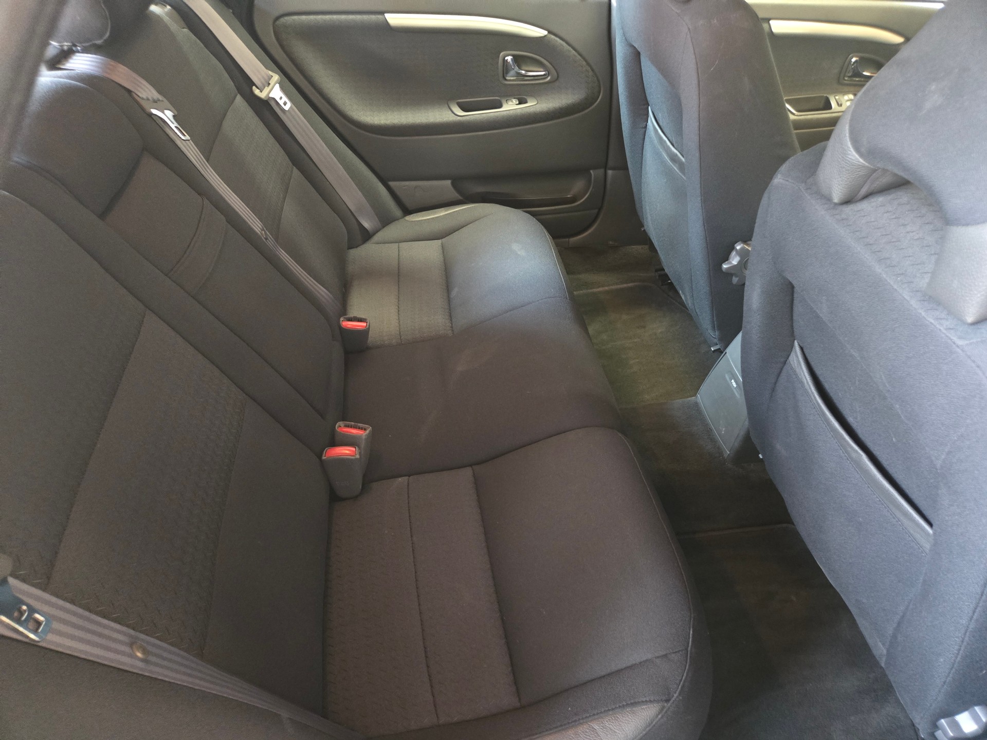 VOLVO V40 2.0 Limited Sports Edition-image-4