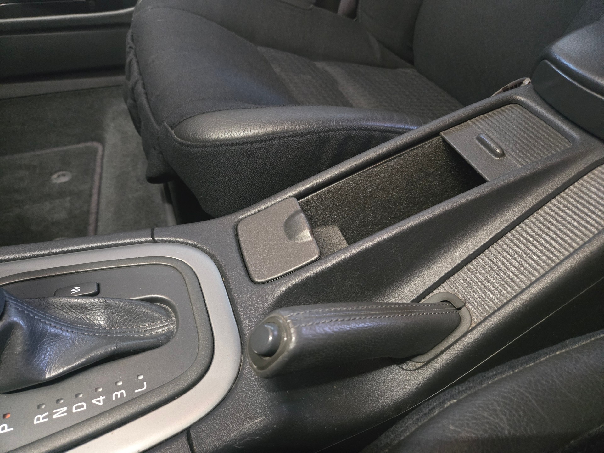 VOLVO V40 2.0 Limited Sports Edition-image-11