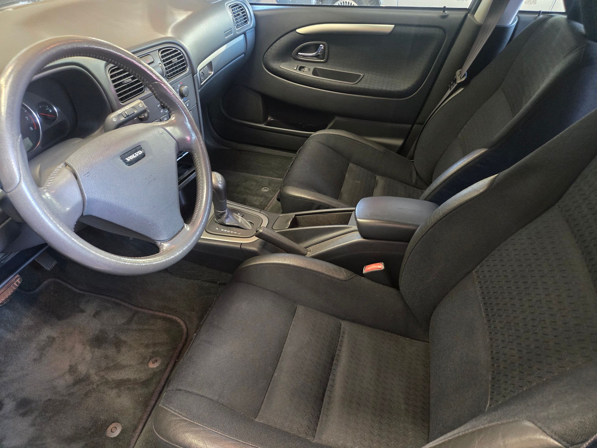 VOLVO V40 2.0 Limited Sports Edition-image-10