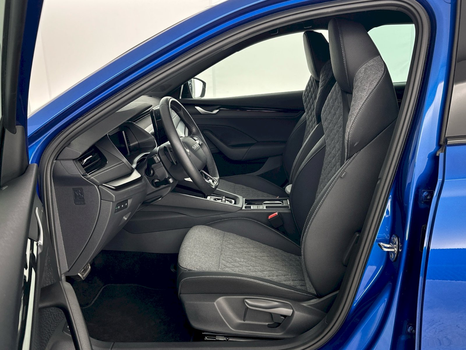 SKODA Octavia Combi 1.5 TSI mHEV DSG SportLine 150PS *FACELIFT *RACE BLUE *BLACK PACKAGE *5 Jahre WERKS-GARANTIE!-image-5