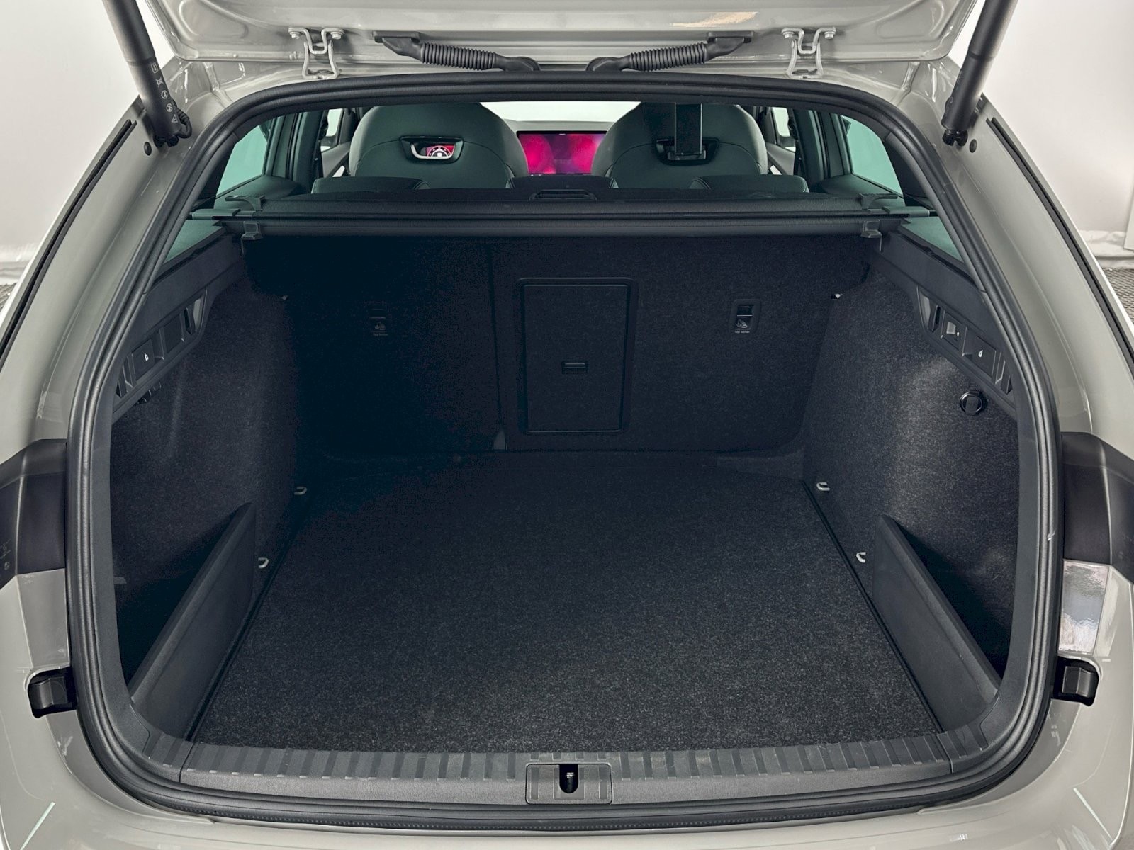 SKODA Octavia Combi 1.5 TSI mHEV DSG SportLine 150PS *FACELIFT *ELEKTR. AHK *STEEL GREY *BLACK PACKAGE *5 Jahre WERKS-GARANTIE!-image-15