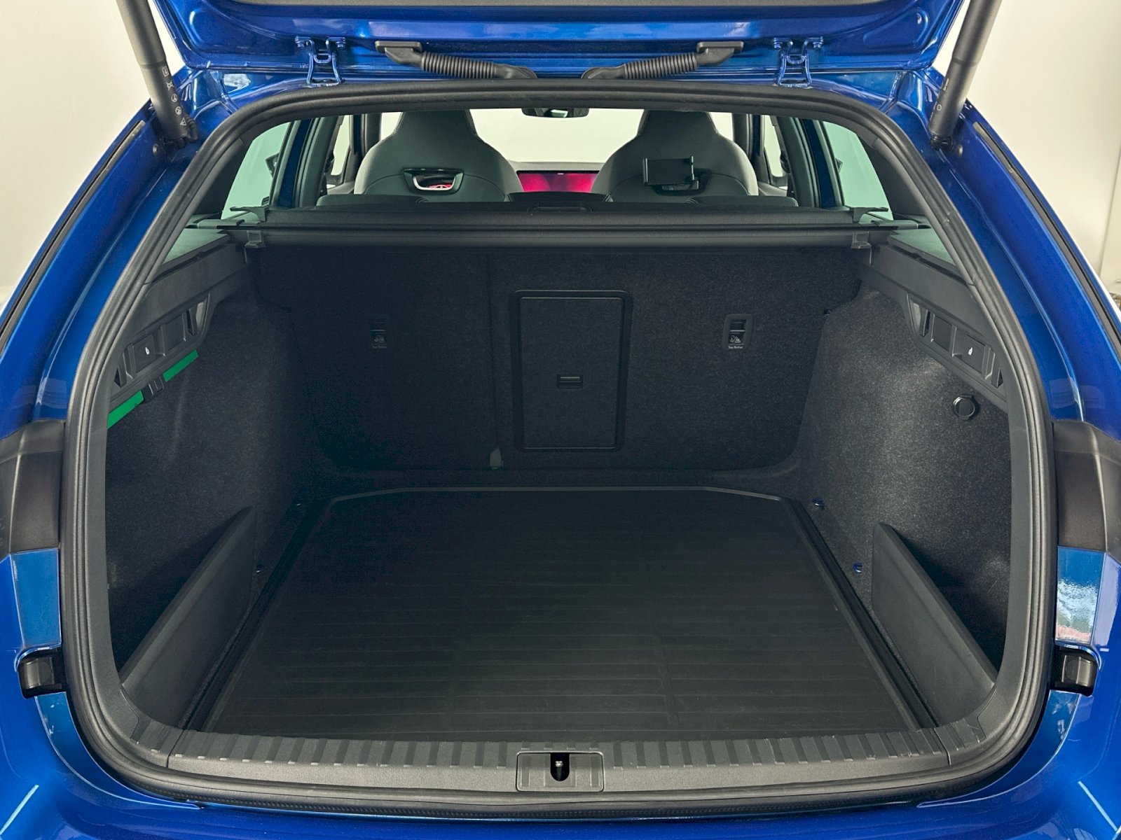 SKODA Octavia Combi 1.5 TSI mHEV DSG SportLine 150PS *FACELIFT *RACE BLUE *BLACK PACKAGE *5 Jahre WERKS-GARANTIE!-image-8
