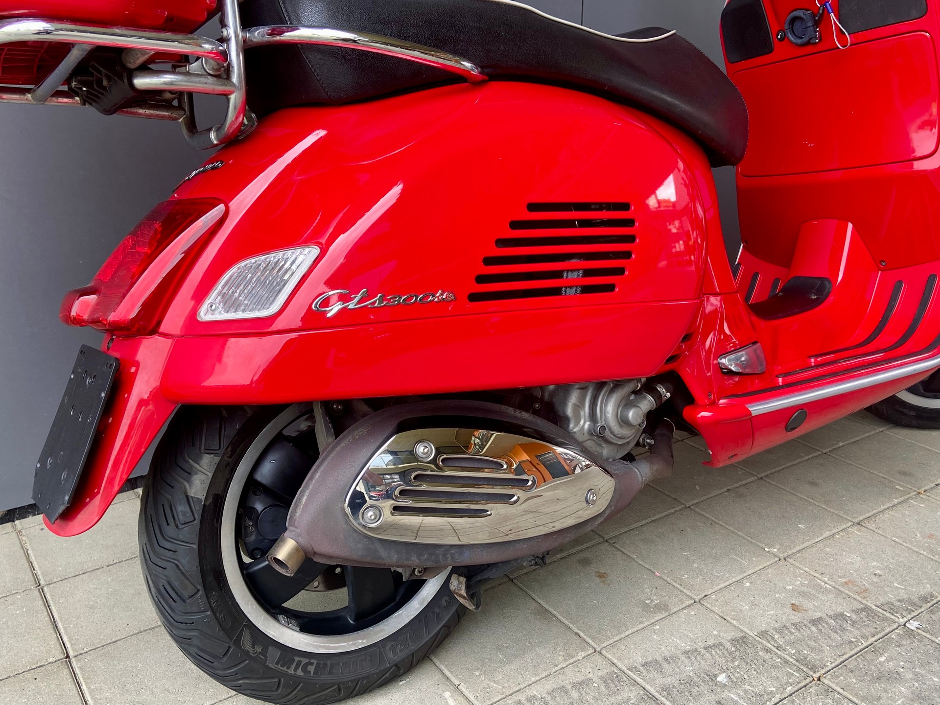 PIAGGIO Vespa GTS Super 300 i.e-image-2