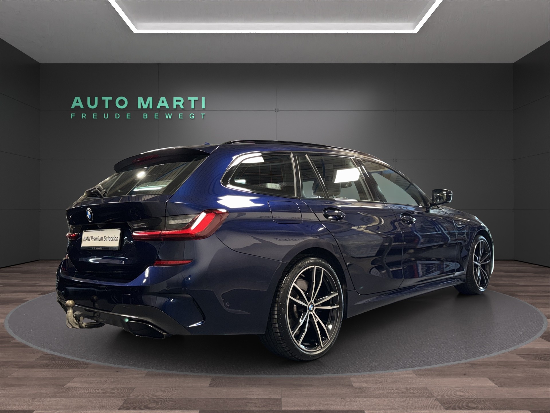 BMW M340i xDrive Touring-showroom-element-3