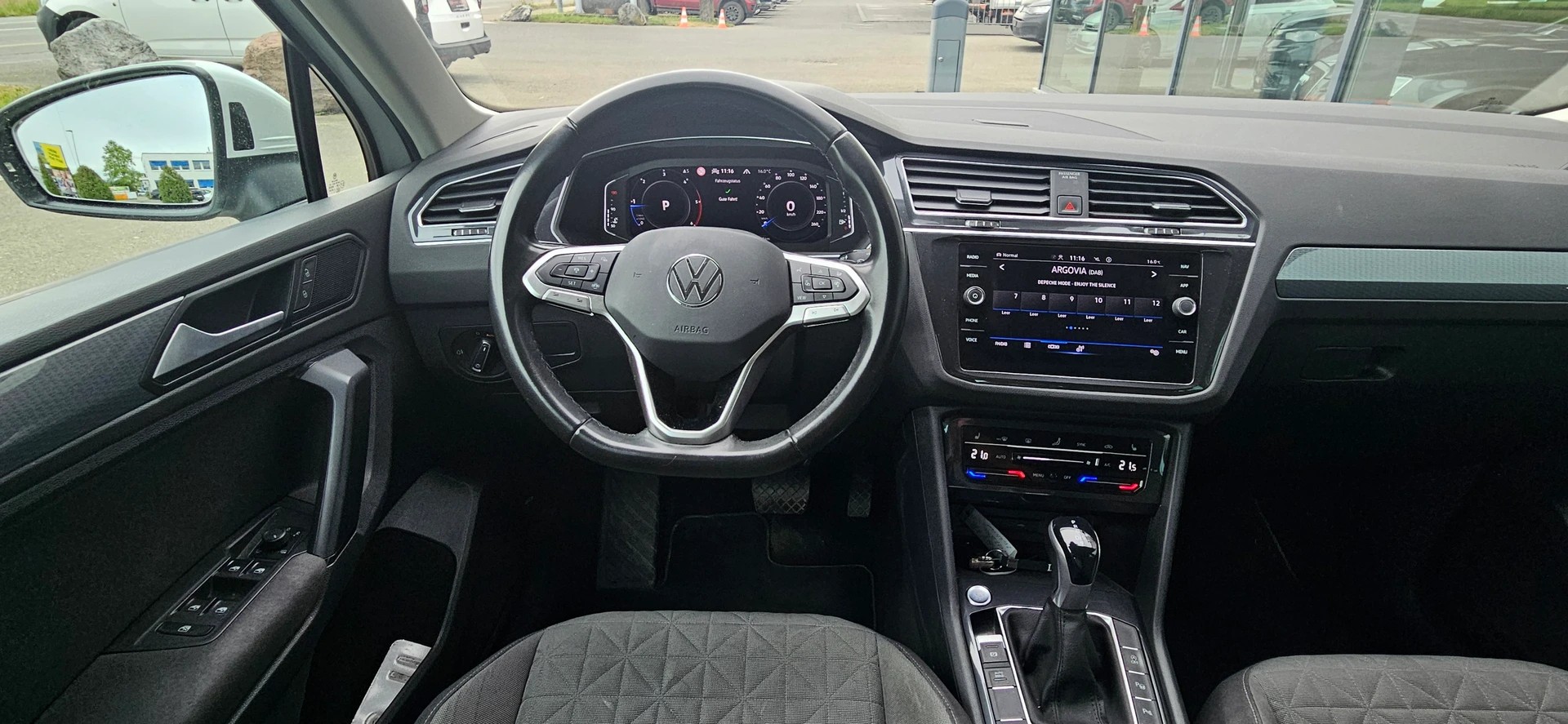 VW Tiguan 2.0 TDI SCR Elegance 4Motion DSG-image-10