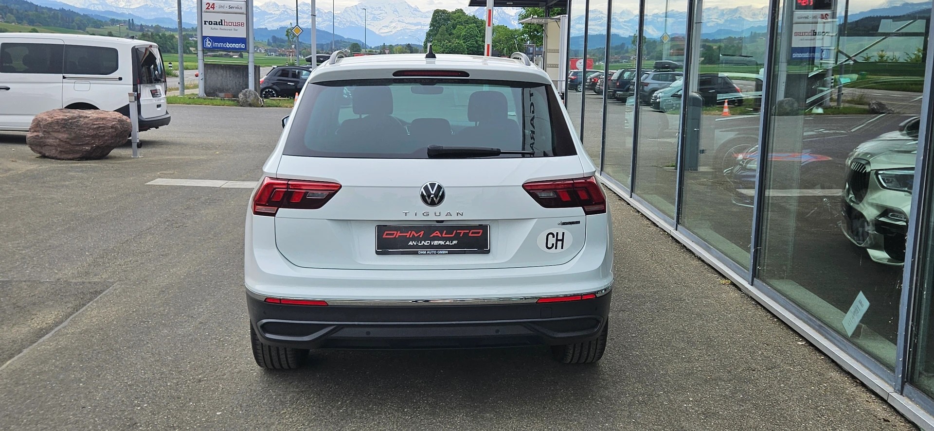 VW Tiguan 2.0 TDI SCR Elegance 4Motion DSG-image-7