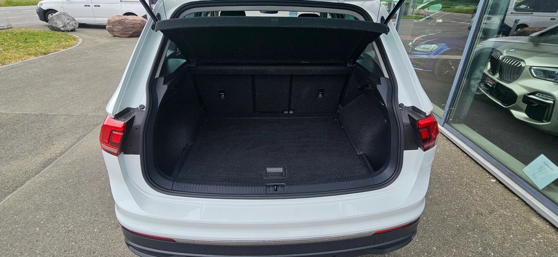 VW Tiguan 2.0 TDI SCR Elegance 4Motion DSG-image-6