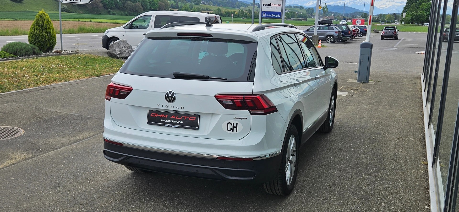 VW Tiguan 2.0 TDI SCR Elegance 4Motion DSG-image-5
