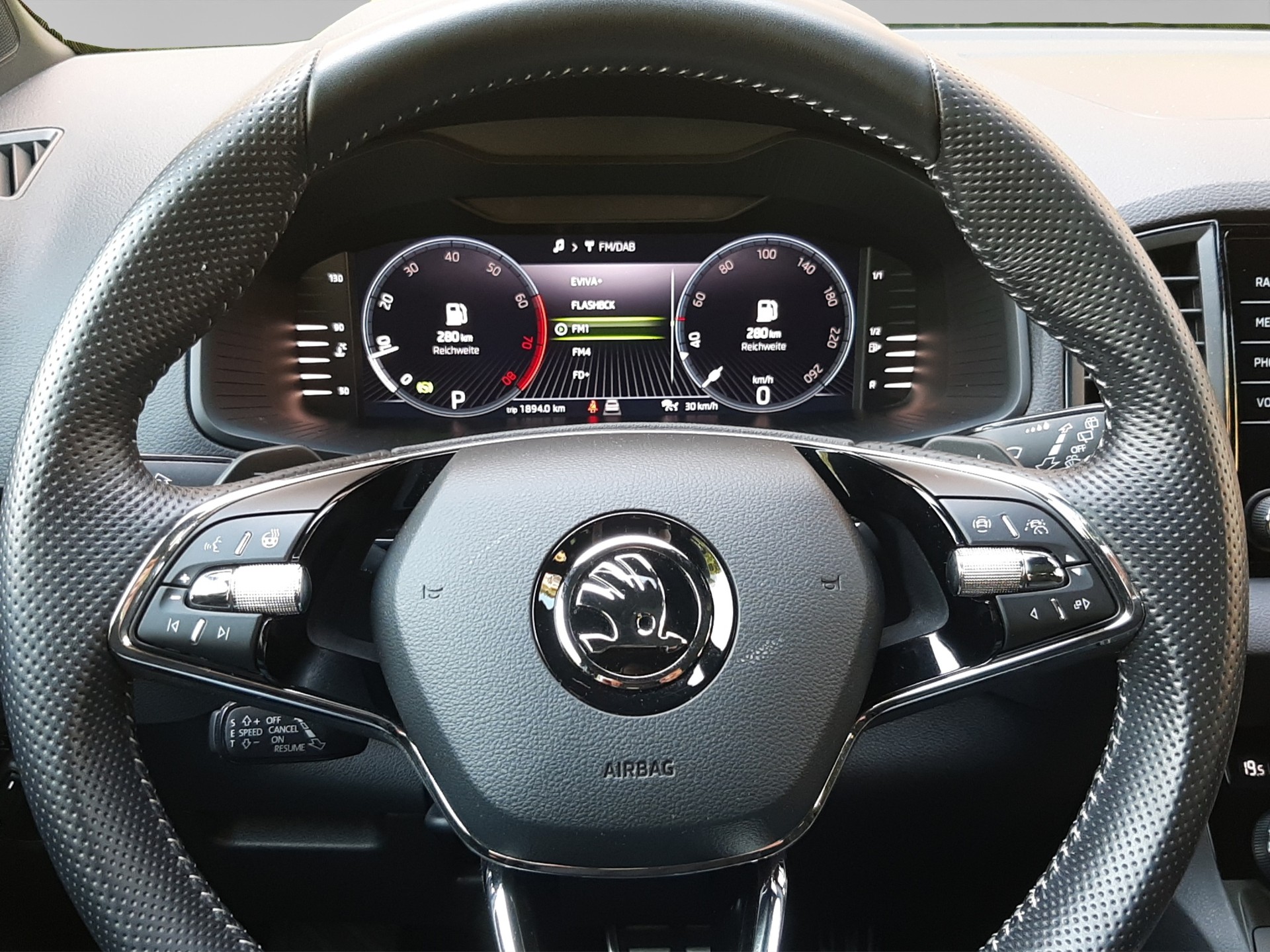 SKODA Karoq 2.0 TSI SportLine DSG 4x4-image-10