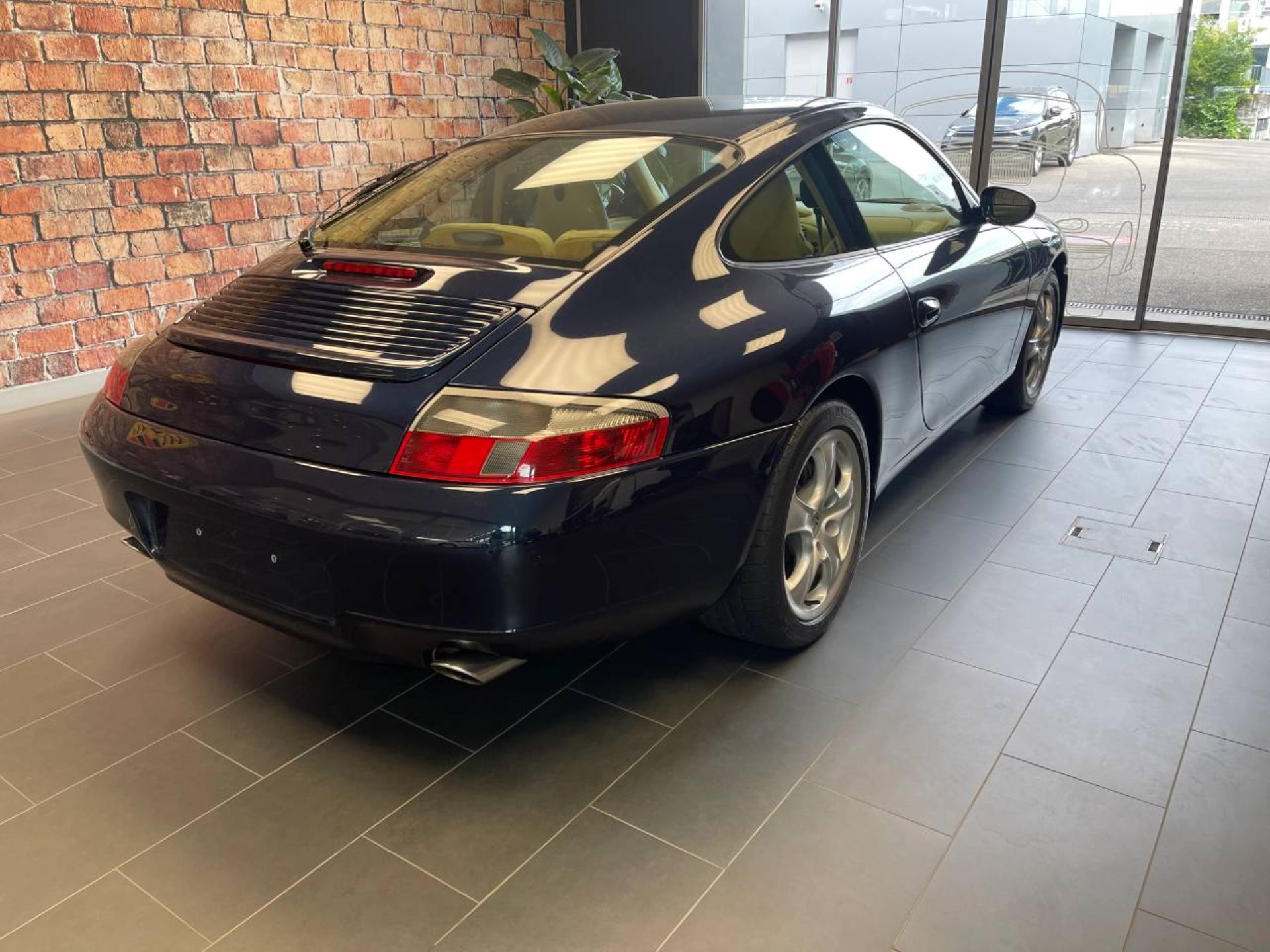 PORSCHE 911 Carrera 4 Coupé-image-5
