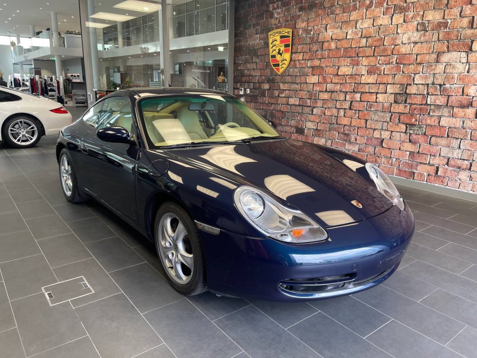 PORSCHE 911 Carrera 4 Coupé