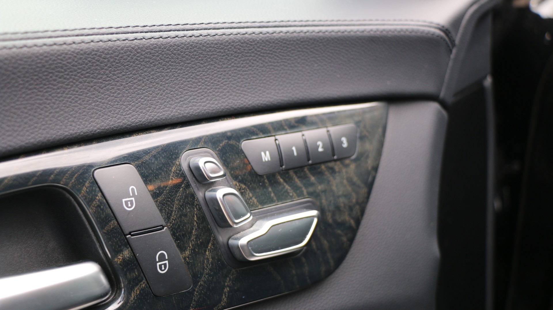 MERCEDES-BENZ CLS 250 d 4Matic BlueTEC-image-11