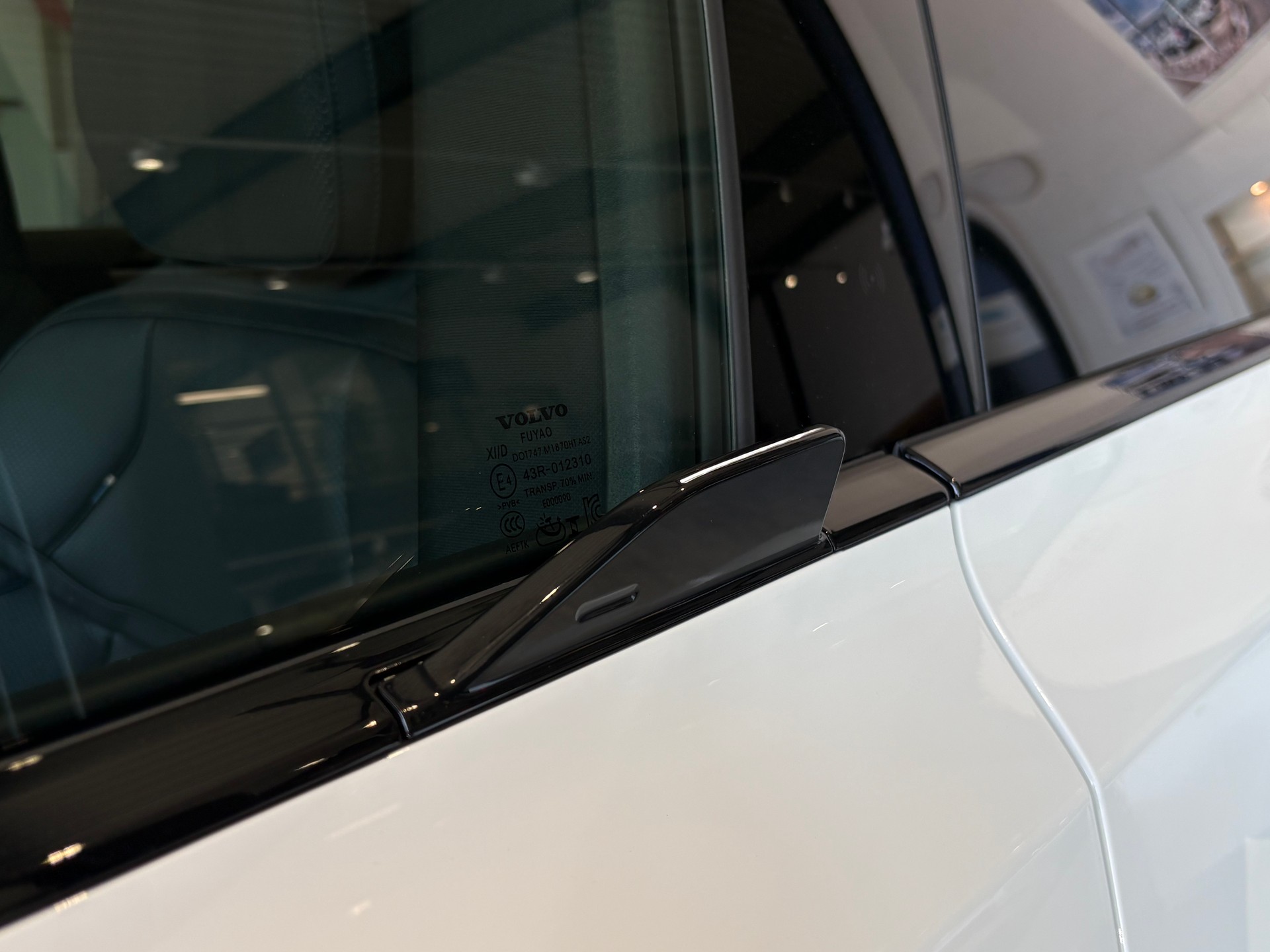 VOLVO EX60 Twin Ultra AWD-image-6