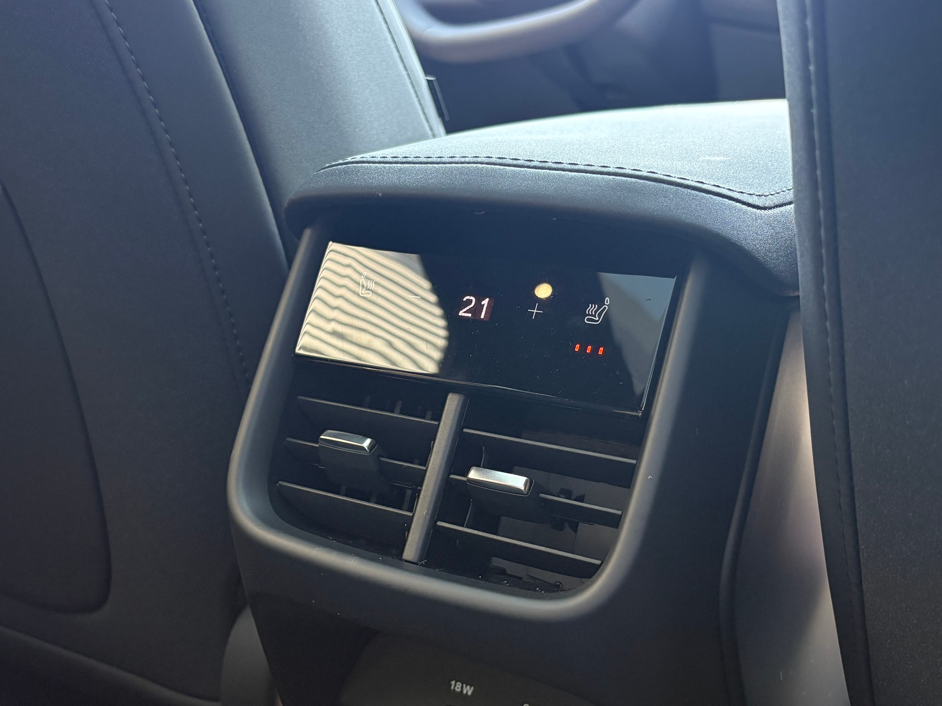 VOLVO EX60 Twin Ultra AWD-image-17