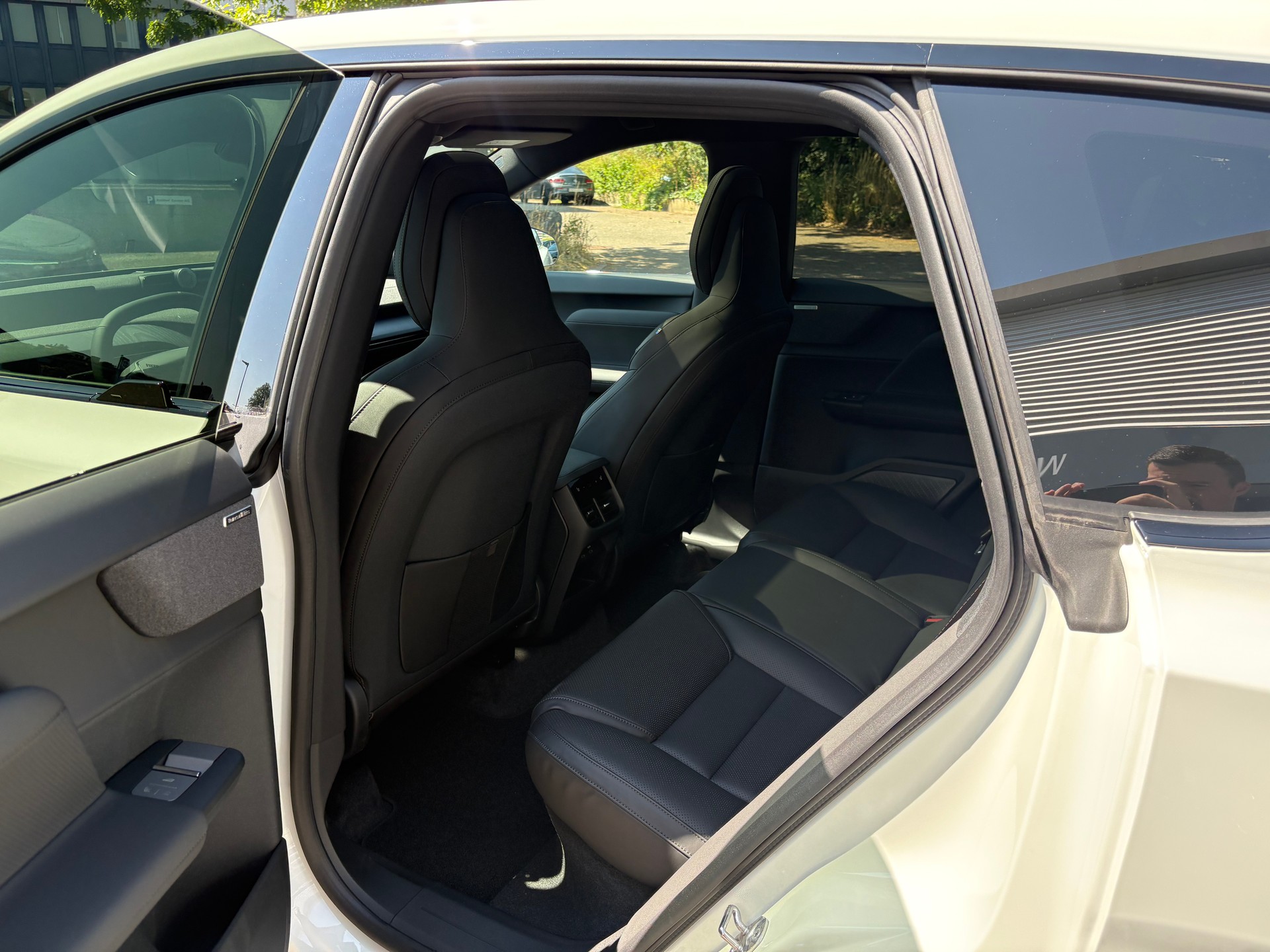 VOLVO EX60 Twin Ultra AWD-image-16