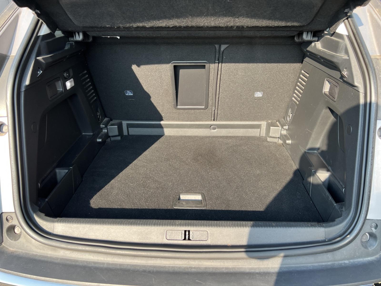PEUGEOT 3008 1.2 PureTech Allure-image-11