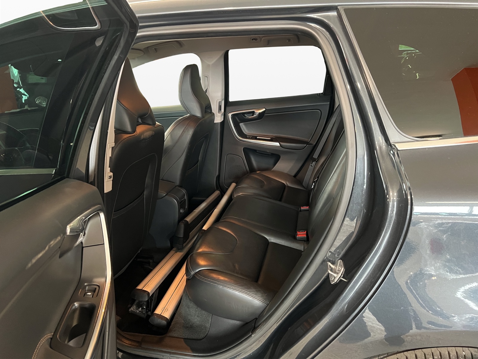VOLVO XC60 D4 AWD Summum Geartronic-image-12