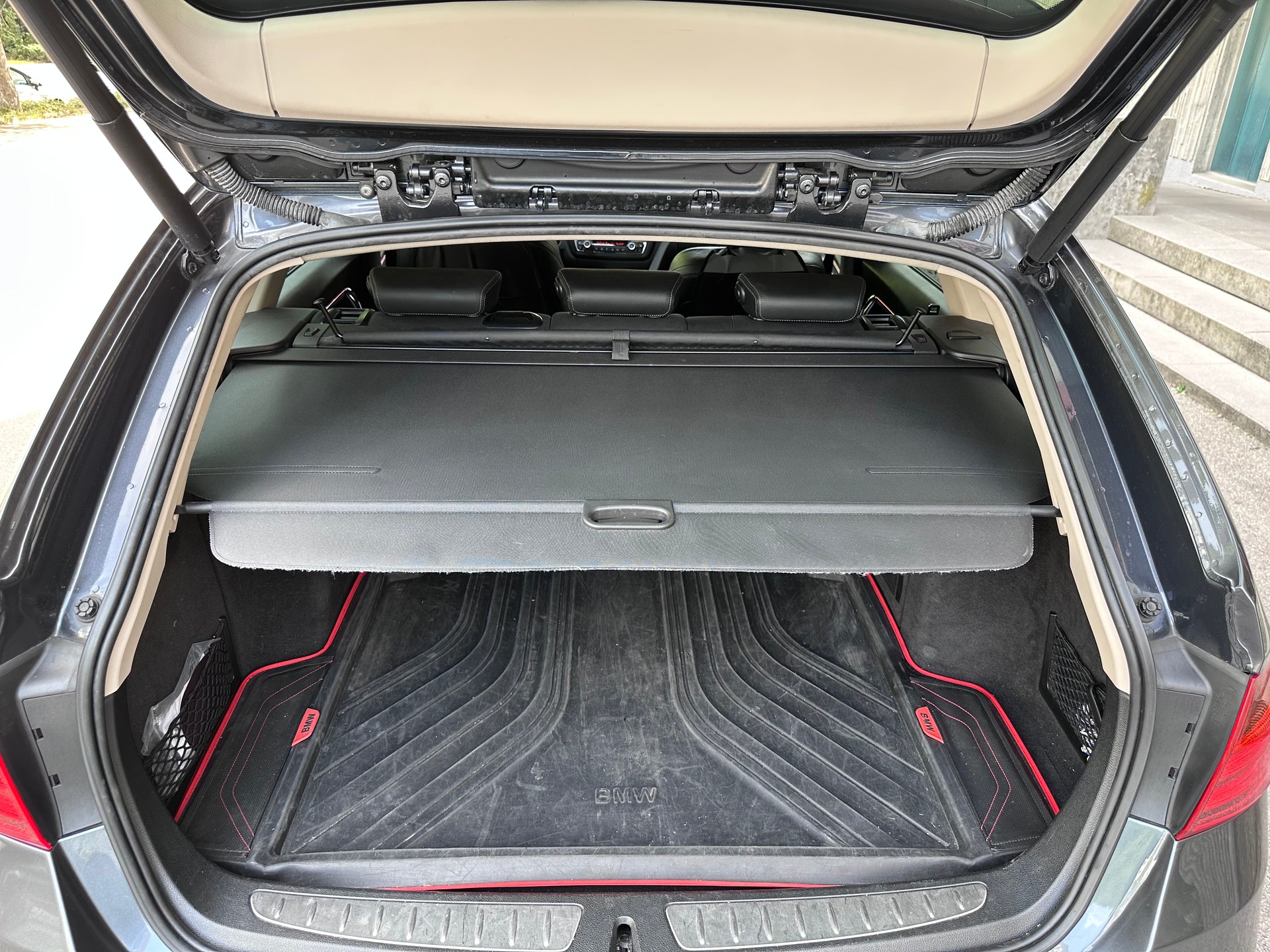 BMW 320i xDrive Touring Modern Line Steptronic-image-15