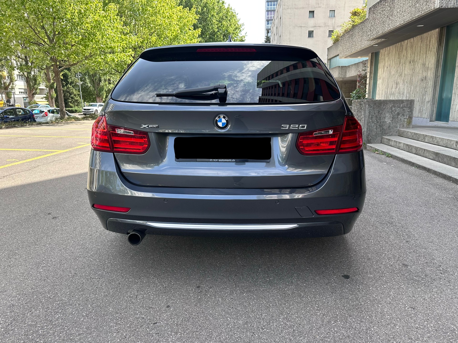 BMW 320i xDrive Touring Modern Line Steptronic-image-5